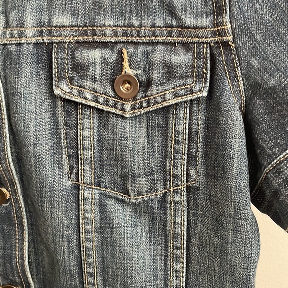Cute cropped jean jacket - Picture 2 of 3